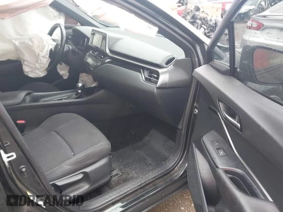 ✅ 2018 Toyota C-HR XLE • VIN: NMTKHMBX3JR034465 • Lot: 43533003. Wystawiony na IAAI z przebiegiem 113 112 mil. Bezpłatny archiwum sprzedaży aukcyjnych z USA i szczegółowy raport historii pojazdu na DreamBid. Zdjęcie 5.