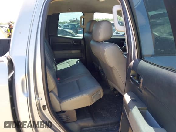 ✅ 2013 Toyota Tundra • VIN: 5TFRM5F16DX063979 • Lot: 42236653. Listed on IAAI with 305,960 mi. Free auction sales archive from the USA and detailed vehicle history report at DreamBid. Image 8.