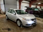 ✅ 2013 Kia Forte EX • VIN: KNAFU4A21D5731452 • Lot: 51136635. Wystawiony na Copart z przebiegiem 178 887 mil. Bezpłatny archiwum sprzedaży aukcyjnych z USA i szczegółowy raport historii pojazdu na DreamBid. Zdjęcie 13.