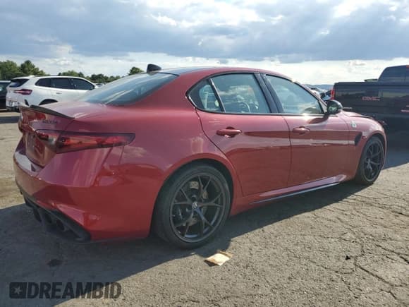 ✅ 2021 Alfa Romeo Giulia Quadrifoglio • VIN: ZARFAMEV3M7643268 • Lot: 71452985. Wystawiony na Copart z przebiegiem 48 593 mil. Bezpłatny archiwum sprzedaży aukcyjnych z USA i szczegółowy raport historii pojazdu na DreamBid. Zdjęcie 3.