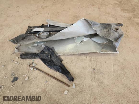 2011 Chevrolet Silverado 1500 LT z VIN 1GCRCSE06BZ293467, wystawiony jako Copart lot #80961145 z przebiegiem 155 667 mil mil oraz Szkoda całkowita • Salvage title. Historia ofert i sprzedaży dostępna na DreamBid. Obrazek 12.