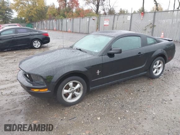 ✅ 2007 Ford Mustang Deluxe • VIN: 1ZVHT80N975196728 • Lot: 43587905. Listed on IAAI with 109,975 mi. Free auction sales archive from the USA and detailed vehicle history report at DreamBid. Image 2.
