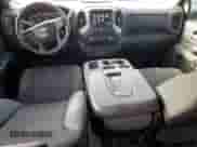 2020 Chevrolet Silverado 2500HD Work Truck z VIN 1GC2YLE73LF220288, wystawiony jako Copart lot #51485375 z przebiegiem 144 237 mil mil oraz Czysty tytuł • Clean title. Historia ofert i sprzedaży dostępna na DreamBid. Obrazek 8.