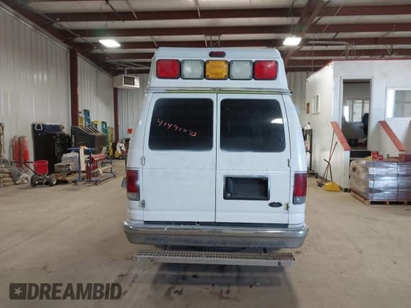 ✅ 2011 Ford Econoline Cargo Commercial • VIN: 1FDSS3EL6BDB11408 • Lot: 41491073. Wystawiony na IAAI z przebiegiem 360 229 mil. Bezpłatny archiwum sprzedaży aukcyjnych z USA i szczegółowy raport historii pojazdu na DreamBid. Zdjęcie 16.