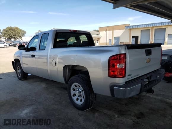 ✅ 2010 Chevrolet Silverado 1500 • VIN: 1GCSCPEA3AZ139675 • Лот: 55034675. Опубликован ранее на Copart с пробегом 141 314 миль. Бесплатный доступ к архиву аукционных продаж из США и подробный отчёт об истории автомобиля на DreamBid. Изображение 2.