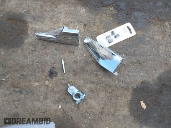 ✅ 2003 Lincoln Navigator Luxury • VIN: 5LMFU28R83LJ13106 • Lot: 42718966. Wystawiony na IAAI z przebiegiem 278 863 mil. Bezpłatny archiwum sprzedaży aukcyjnych z USA i szczegółowy raport historii pojazdu na DreamBid. Zdjęcie 12.