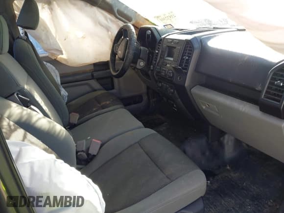 ✅ 2018 Ford F-150 XL • VIN: 1FTMF1CPXJKF73993 • Lot: 43572301. Wystawiony na IAAI z przebiegiem 91 316 mil. Bezpłatny archiwum sprzedaży aukcyjnych z USA i szczegółowy raport historii pojazdu na DreamBid. Zdjęcie 5.