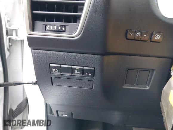 ✅ 2018 Lexus NX 300h • VIN: JTJBJRBZ6J2083510 • Lot: 42327144. Listed on IAAI with 178,970 mi. Free auction sales archive from the USA and detailed vehicle history report at DreamBid. Image 21.