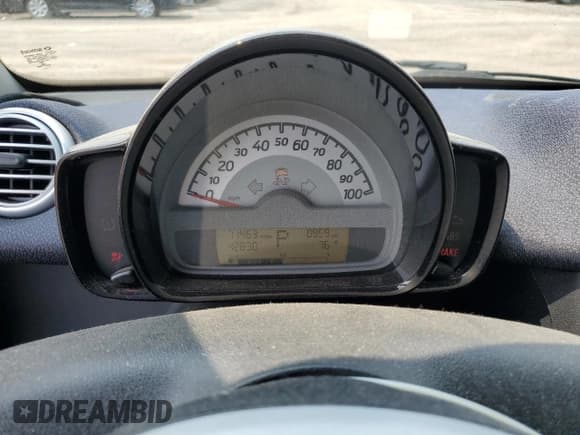 ✅ 2015 Smart fortwo Passion • VIN: WMEEJ3BAXFK810258 • Лот: 59699105. Опубликован ранее на Copart с пробегом 71 463 миль. Бесплатный доступ к архиву аукционных продаж из США и подробный отчёт об истории автомобиля на DreamBid. Изображение 9.