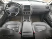 ✅ 2003 Ford Explorer XLT • VIN: 1FMZU73K33UC64999 • Lot: 53792465. Wystawiony na Copart z przebiegiem 190 186 mil. Bezpłatny archiwum sprzedaży aukcyjnych z USA i szczegółowy raport historii pojazdu na DreamBid. Zdjęcie 8.