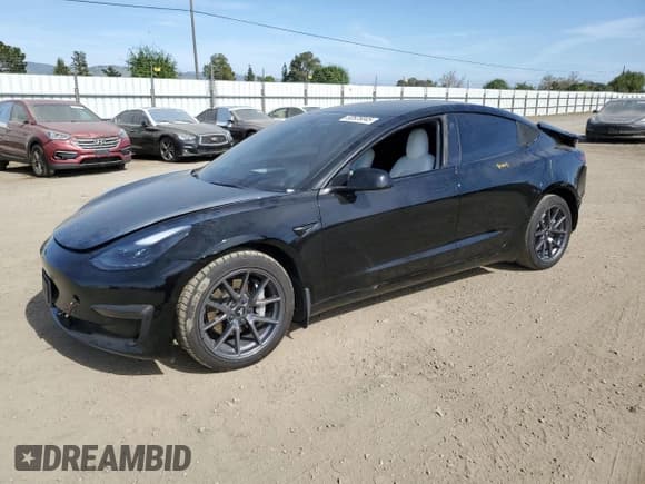 ✅ 2022 Tesla Model 3 Long Range • VIN: 5YJ3E1EB4NF122030 • Lot: 53525045. Wystawiony na Copart z przebiegiem 62 454 mil. Bezpłatny archiwum sprzedaży aukcyjnych z USA i szczegółowy raport historii pojazdu na DreamBid. Zdjęcie 1.
