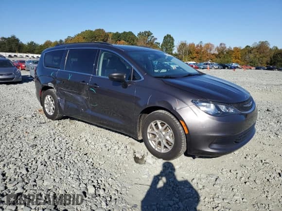 ✅ 2020 Chrysler Voyager LXi • VIN: 2C4RC1DG1LR144694 • Лот: 82588575. Опубликован ранее на Copart с пробегом 102 112 миль. Бесплатный доступ к архиву аукционных продаж из США и подробный отчёт об истории автомобиля на DreamBid. Изображение 4.