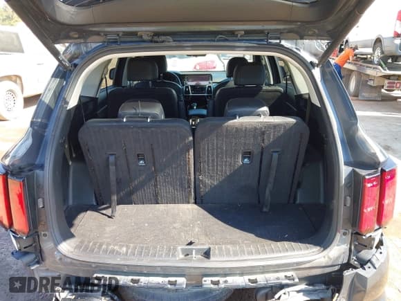 ✅ 2022 Kia Sorento SX • VIN: 5XYRKDLF1NG158888 • Lot: 43334853. Listed on IAAI with 41,785 mi. Free auction sales archive from the USA and detailed vehicle history report at DreamBid. Image 17.