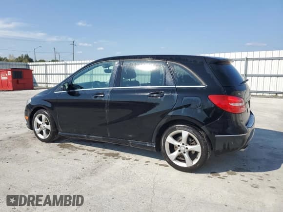 ✅ 2013 Mercedes-Benz B 250 Sports Tourer • VIN: WDDMH4EB7DJ161494 • Lot: 72322364. Wystawiony na Copart z przebiegiem 156 846 mil. Bezpłatny archiwum sprzedaży aukcyjnych z USA i szczegółowy raport historii pojazdu na DreamBid. Zdjęcie 2.