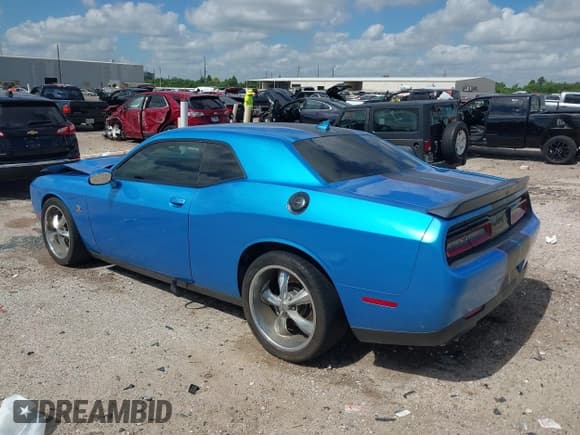 ✅ 2015 Dodge Challenger R/T Scat Pack Shaker • VIN: 2C3CDZFJ7FH833230 • Lot: 42818654. Listed on IAAI with 55,197 mi. Free auction sales archive from the USA and detailed vehicle history report at DreamBid. Image 3.