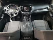 ✅ 2023 Chevrolet Traverse LT Cloth • VIN: 1GNERGKW2PJ126068 • Lot: 80917015. Wystawiony na Copart z przebiegiem 76 485 mil. Bezpłatny archiwum sprzedaży aukcyjnych z USA i szczegółowy raport historii pojazdu na DreamBid. Zdjęcie 8.