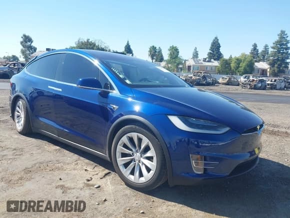 ✅ 2017 Tesla Model X 90D • VIN: 5YJXCBE24HF075440 • Lot: 43388534. Wystawiony na IAAI z przebiegiem Nie podano. Bezpłatny archiwum sprzedaży aukcyjnych z USA i szczegółowy raport historii pojazdu na DreamBid. Zdjęcie 1.