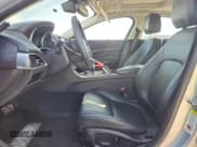 ✅ 2017 Jaguar XE 25t Premium • VIN: SAJAD4BG8HA959020 • Lot: 87476025. Wystawiony na Copart z przebiegiem 111 576 mil. Bezpłatny archiwum sprzedaży aukcyjnych z USA i szczegółowy raport historii pojazdu na DreamBid. Zdjęcie 7.