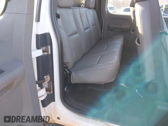 ✅ 2008 Chevrolet Silverado 2500HD 1LT • VIN: 1GCHK29K98E181238 • Lot: 41468155. Wystawiony na IAAI z przebiegiem 218 406 mil. Bezpłatny archiwum sprzedaży aukcyjnych z USA i szczegółowy raport historii pojazdu na DreamBid. Zdjęcie 8.