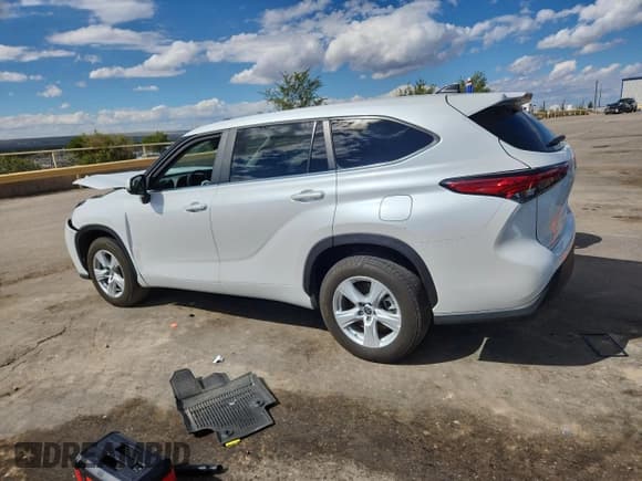✅ 2023 Toyota Highlander Hybrid LE • VIN: 5TDZARAH2PS022120 • Lot: 84064675. Wystawiony na Copart z przebiegiem 21 423 mil. Bezpłatny archiwum sprzedaży aukcyjnych z USA i szczegółowy raport historii pojazdu na DreamBid. Zdjęcie 2.