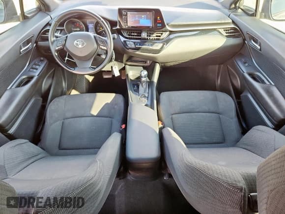 ✅ 2018 Toyota C-HR XLE • VIN: NMTKHMBX8JR018181 • Lot: 86635985. Wystawiony na Copart z przebiegiem 89 778 mil. Bezpłatny archiwum sprzedaży aukcyjnych z USA i szczegółowy raport historii pojazdu na DreamBid. Zdjęcie 8.