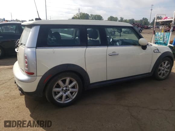 ✅ 2011 MINI Clubman S • VIN: WMWZG3C51BTY35728 • Lot: 70564524. Listed on Copart with 95,284 mi. Free auction sales archive from the USA and detailed vehicle history report at DreamBid. Image 3.