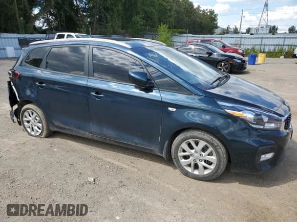 ✅ 2017 Kia Rondo LX • VIN: KNAHT8A38H7180216 • Lot: 71181035. Wystawiony na Copart z przebiegiem 37 677 mil. Bezpłatny archiwum sprzedaży aukcyjnych z USA i szczegółowy raport historii pojazdu na DreamBid. Zdjęcie 4.