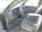 ✅ 2000 Dodge Dakota Sport • VIN: 1B7GL2AN2YS776819 • Lot: 42066658. Wystawiony na IAAI z przebiegiem 250 880 mil. Bezpłatny archiwum sprzedaży aukcyjnych z USA i szczegółowy raport historii pojazdu na DreamBid. Zdjęcie 5.