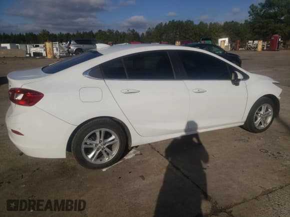 ✅ 2017 Chevrolet Cruze LT • VIN: 1G1BE5SM6H7173265 • Lot: 72504492. Listed on Copart with 61,114 mi. Free auction sales archive from the USA and detailed vehicle history report at DreamBid. Image 3.