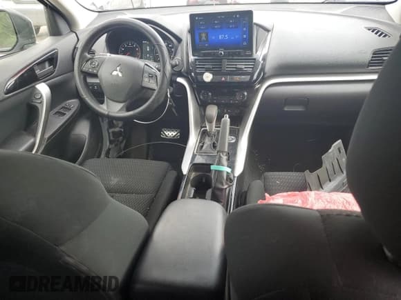 ✅ 2022 Mitsubishi Eclipse Cross ES • VIN: JA4ATUAAXNZ055319 • Lot: 60671015. Wystawiony na Copart z przebiegiem 46 272 mil. Bezpłatny archiwum sprzedaży aukcyjnych z USA i szczegółowy raport historii pojazdu na DreamBid. Zdjęcie 8.