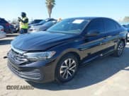 ✅ 2023 Volkswagen Jetta S • VIN: 3VW4M7BU3PM011321 • Lot: 43516131. Wystawiony na IAAI z przebiegiem 57 484 mil. Bezpłatny archiwum sprzedaży aukcyjnych z USA i szczegółowy raport historii pojazdu na DreamBid. Zdjęcie 2.