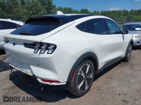 ✅ 2022 Ford Mustang Mach-E Select • VIN: 3FMTK1RM1NMA28893 • Lot: 42527420. Wystawiony na IAAI z przebiegiem 50 935 mil. Bezpłatny archiwum sprzedaży aukcyjnych z USA i szczegółowy raport historii pojazdu na DreamBid. Zdjęcie 4.