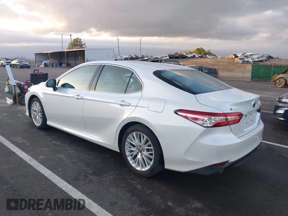 ✅ 2018 Toyota Camry Hybrid SE • VIN: 4T1B21HK4JU001186 • Lot: 43644643. Listed on IAAI with 123,380 mi. Free auction sales archive from the USA and detailed vehicle history report at DreamBid. Image 3.