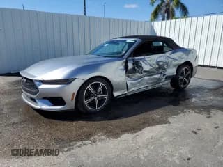 ✅ 2025 Ford Mustang EcoBoost Premium • VIN: 1FAGP8UH9S5117211 • Lot: 87062385. Listed on Copart with 6,009 mi. Free auction sales archive from the USA and detailed vehicle history report at DreamBid. Image 1.