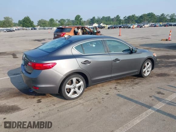 ✅ 2013 Acura ILX Premium • VIN: 19VDE1F56DE005978 • Лот: 42862441. Опубликован ранее на IAAI с пробегом 235 329 миль. Бесплатный доступ к архиву аукционных продаж из США и подробный отчёт об истории автомобиля на DreamBid. Изображение 4.