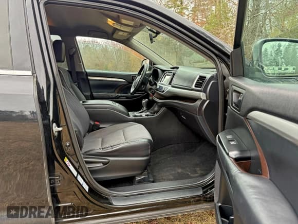 ✅ 2014 Toyota Highlander LE Plus • VIN: 5TDBKRFH3ES024317 • Lot: 95891355. Wystawiony na Copart z przebiegiem 177 932 mil. Bezpłatny archiwum sprzedaży aukcyjnych z USA i szczegółowy raport historii pojazdu na DreamBid. Zdjęcie 5.