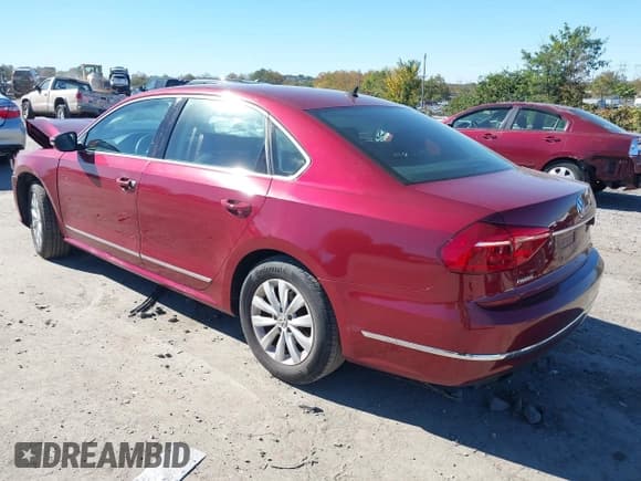 ✅ 2016 Volkswagen Passat S • VIN: 1VWAT7A30GC012930 • Лот: 43466162. Опубликован ранее на IAAI с пробегом 81 197 миль. Бесплатный доступ к архиву аукционных продаж из США и подробный отчёт об истории автомобиля на DreamBid. Изображение 3.