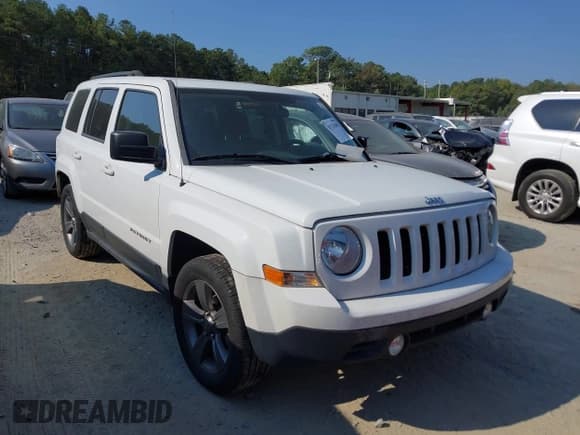 ✅ 2015 Jeep Patriot High Altitude • VIN: 1C4NJPFA5FD358367 • Lot: 43231009. Wystawiony na IAAI z przebiegiem 152 410 mil. Bezpłatny archiwum sprzedaży aukcyjnych z USA i szczegółowy raport historii pojazdu na DreamBid. Zdjęcie 1.