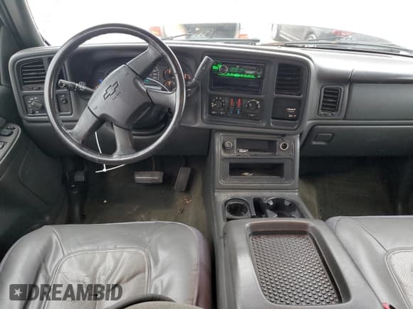 ✅ 2003 Chevrolet Silverado 2500HD LS • VIN: 1GCHC29U03E371453 • Lot: 85531544. Wystawiony na Copart z przebiegiem 149 837 mil. Bezpłatny archiwum sprzedaży aukcyjnych z USA i szczegółowy raport historii pojazdu na DreamBid. Zdjęcie 8.