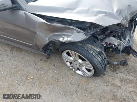 ✅ 2013 Mercedes-Benz GLK 350 • VIN: WDCGG8JB2DG041715 • Lot: 41748511. Wystawiony na IAAI z przebiegiem 96 294 mil. Bezpłatny archiwum sprzedaży aukcyjnych z USA i szczegółowy raport historii pojazdu na DreamBid. Zdjęcie 6.