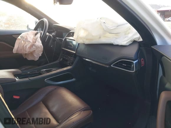 ✅ 2019 Jaguar F-Pace S • VIN: SADCM2FV2KA398507 • Lot: 41409436. Wystawiony na IAAI z przebiegiem 93 687 mil. Bezpłatny archiwum sprzedaży aukcyjnych z USA i szczegółowy raport historii pojazdu na DreamBid. Zdjęcie 5.