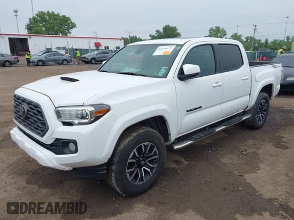 ✅ 2020 Toyota Tacoma SR5 • VIN: 5TFAZ5CNXLX089716 • Lot: 42344679. Listed on IAAI with 188,172 mi. Free auction sales archive from the USA and detailed vehicle history report at DreamBid. Image 2.