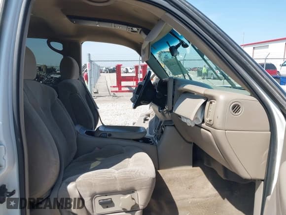 ✅ 2001 Chevrolet Silverado 2500HD LS • VIN: 1GCHK23U31F202241 • Lot: 41978203. Wystawiony na IAAI z przebiegiem 200 912 mil. Bezpłatny archiwum sprzedaży aukcyjnych z USA i szczegółowy raport historii pojazdu na DreamBid. Zdjęcie 5.