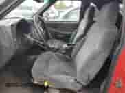 2000 Chevrolet Blazer LS z VIN 1GNCT18W5YK210040, wystawiony jako Copart lot #73253404 z przebiegiem Nie podano mil oraz Czysty tytuł • Clean title. Historia ofert i sprzedaży dostępna na DreamBid. Obrazek 7.