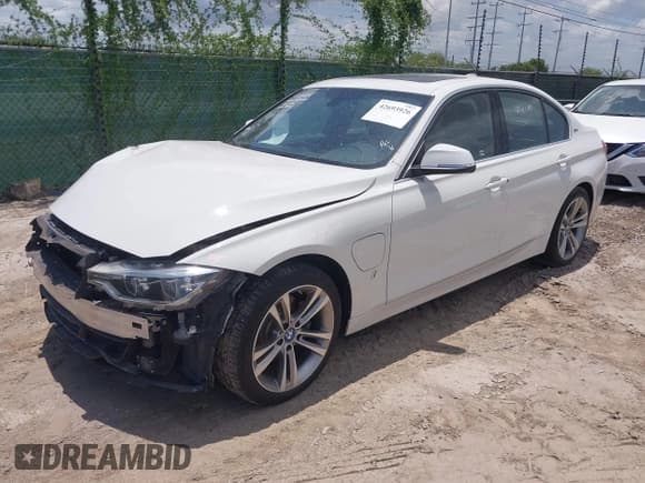 ✅ 2018 BMW 3 Series 330e • VIN: WBA8E1C5XJA180355 • Lot: 42693926. Listed on IAAI with 52,511 mi. Free auction sales archive from the USA and detailed vehicle history report at DreamBid. Image 2.