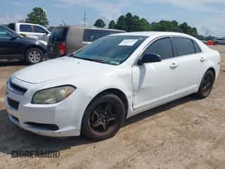 2010 Chevrolet Malibu 1FL z VIN 1G1ZA5E01AF105681, wystawiony jako IAAI lot #42953995 z przebiegiem 152 795 mil mil oraz . Historia ofert i sprzedaży dostępna na DreamBid. Obrazek 2.