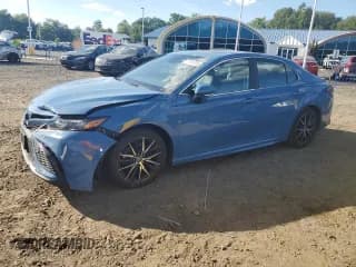 ✅ 2023 Toyota Camry SE • VIN: 4T1T11BK9PU077933 • Lot: 71161015. Wystawiony na Copart z przebiegiem 48 420 mil. Bezpłatny archiwum sprzedaży aukcyjnych z USA i szczegółowy raport historii pojazdu na DreamBid. Zdjęcie 1.