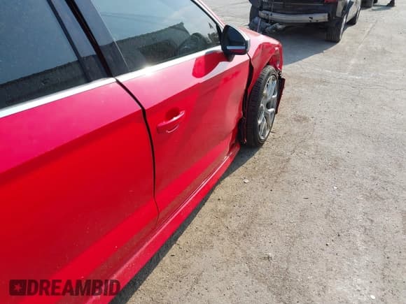 ✅ 2015 Audi S3 Prestige • VIN: WAUFFGFF3F1074252 • Lot: 42964320. Wystawiony na IAAI z przebiegiem 99 355 mil. Bezpłatny archiwum sprzedaży aukcyjnych z USA i szczegółowy raport historii pojazdu na DreamBid. Zdjęcie 12.