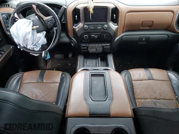 ✅ 2019 Chevrolet Silverado 1500 High Country • VIN: 1GCUYHELXKZ235550 • Lot: 74912814. Wystawiony na Copart z przebiegiem 122 021 mil. Bezpłatny archiwum sprzedaży aukcyjnych z USA i szczegółowy raport historii pojazdu na DreamBid. Zdjęcie 8.