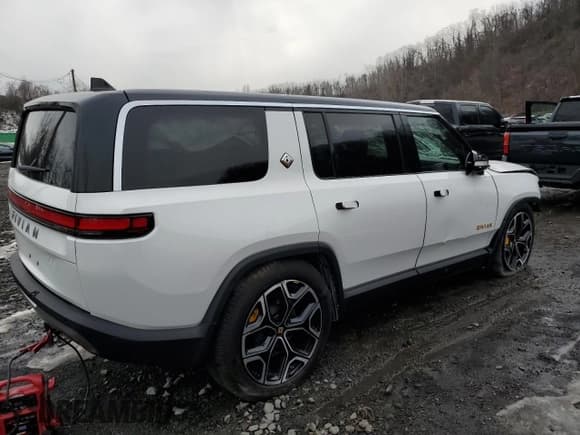 ✅ 2023 Rivian R1S Adventure • VIN: 7PDSGABA5PN019682 • Lot: 46894315. Wystawiony na Copart z przebiegiem 206 mil. Bezpłatny archiwum sprzedaży aukcyjnych z USA i szczegółowy raport historii pojazdu na DreamBid. Zdjęcie 3.